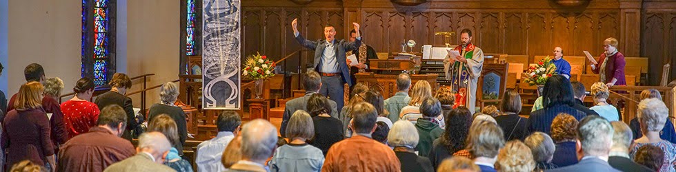 Stephen Harouff and Pastor Joel Strom leading worship at Towson Presbyterian Church with their congregation.
